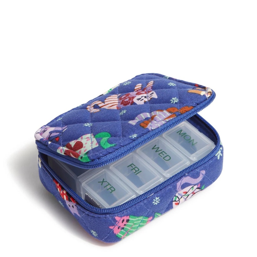 Vera Bradley Outlet Essential Travel Pill Case in Cotton. NWT “Catnip Christmas” - Picture 2 of 3